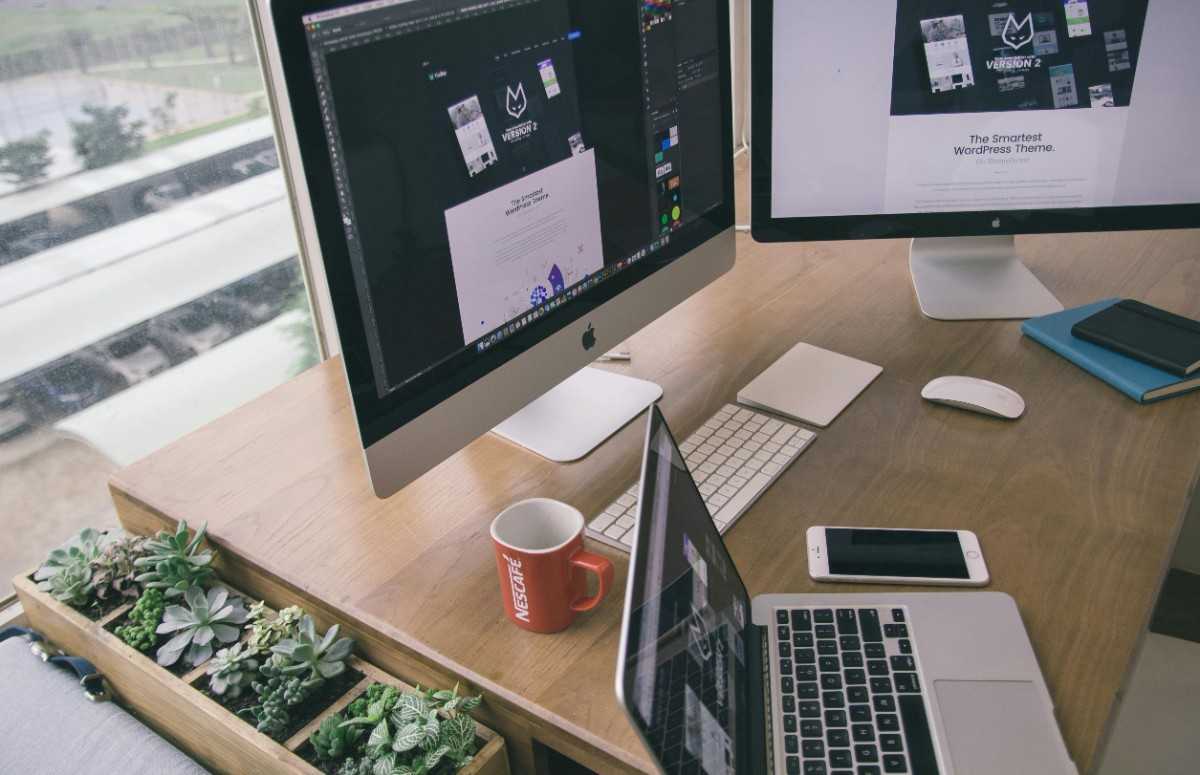 What is hot desking & what are the benefits